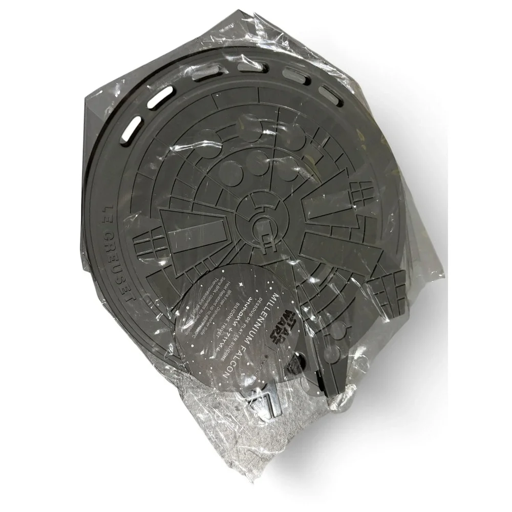 Le Creuset Star Wars Millennium Falcon Silicone Trivet Flint Grey New